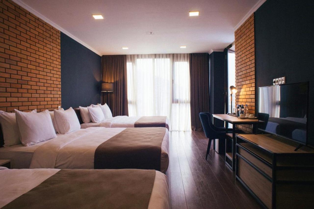 Bricks Hotel Tbilisi Exterior photo